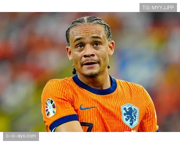 哈维·西蒙斯回归巴黎圣日耳曼，本赛季表现稳健值得关注